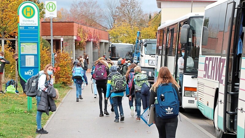 Tag für Tag nehmen Tausende von Schülern im Landkreis Kelheim den Bus, um zum Unterricht und wieder nach Hause zu kommen