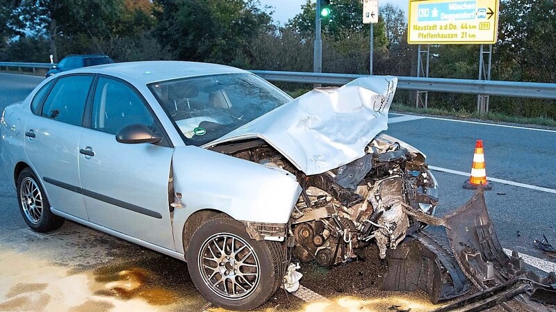 Bei dem Unfall entstand ein Gesamtschaden von rund 30.000 Euro.