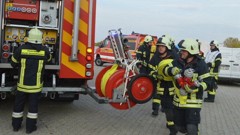 Die Feuerwehr benötigt für ihre Einsätze ein neues Fahrzeug für Materialtransporte. Die Kosten liegen bei 200 000 Euro.