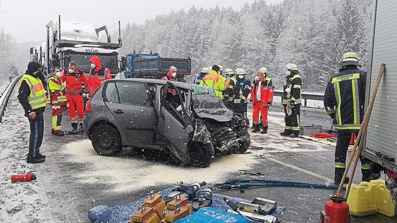 Der Frontalzusammenstoß endete für den 49-jährigen VW-Fahrer leider tödlich.