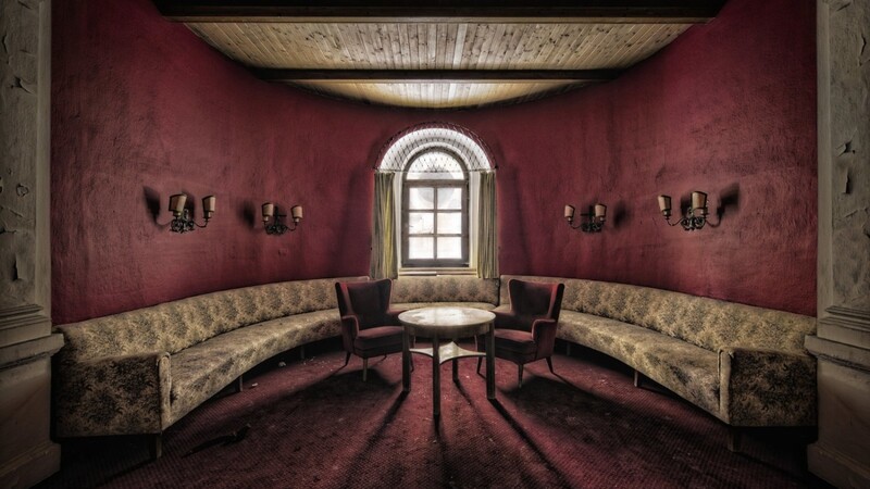 Viel Platz, aber keine Gäste mehr: "Red Salon" (2013)