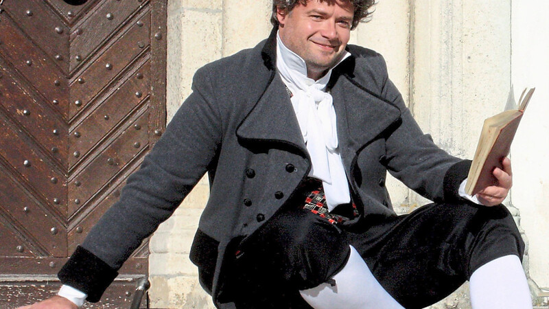 Stephan von Werther spielt beim Oberlindharter Theaterbrettl Johann Pezzl .