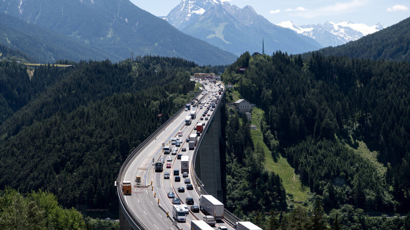 Trotz der nun vereinbarten Maßnahmen bleibt die Brennerroute chronisch überlastet.