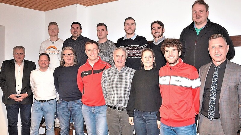 Die neue Führungsmannschaft des TSV Aufhausen zusammen mit Bürgermeister Johann Jurgovsky.