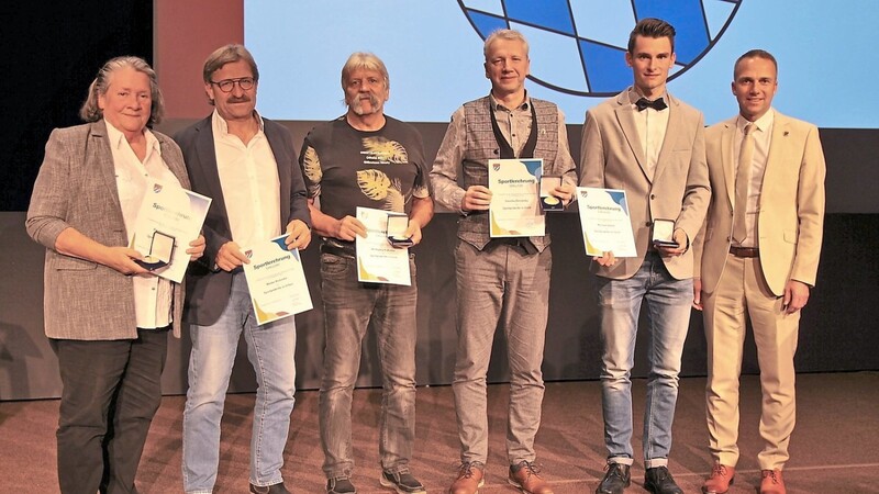 So sehen Sieger aus: Acht Goldmedaillen wurden verliehen - Wolfgang Kühndel (Dritter von links) erhielt drei davon.
