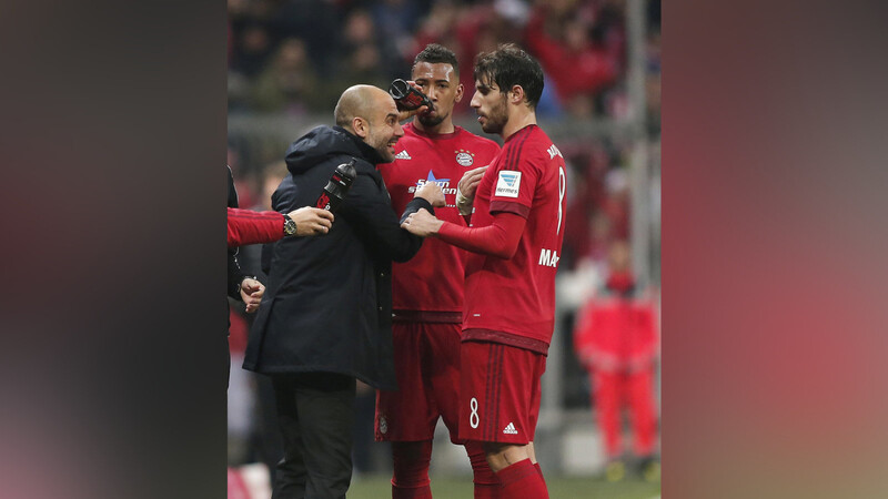 Fehlen beim FC Bayern: Jérôme Boateng (Mitte) und Javi Martínez (rechts).