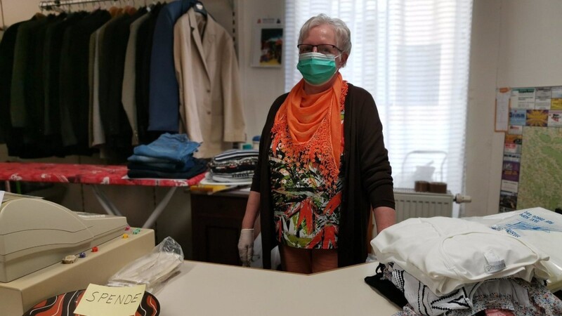 Emmi Kopp von "Gwand am Blotz". In ihrem Wohnhaus befindet sich die Einrichtung und sie selbst hilft fleißig im Laden mit.