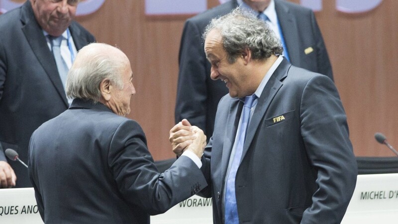 Mit einem blauen Auge davongekommen: Ex-FIFA-Boss Sepp Blatter (l.) und der ehemalige UEFA-Präsident Michel Platini.