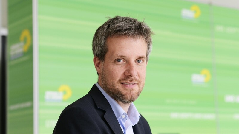 Grünen-Digitalexperte Dieter Janecek fordert eine staatliche Agentur, die bei massiven Grenzüberschreitungen im Internet eingreift.
