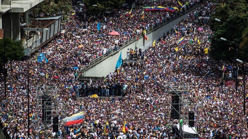 Die politische Krise in Venezuela droht in einen Bürgerkrieg zu münden.