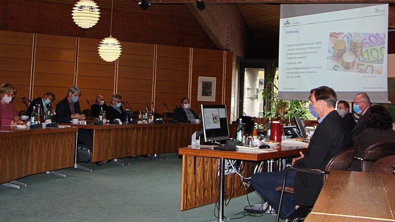 Matthias Wiedmann vom Zukunftsbüro stellte dem Ausschuss für regionale Entwicklung die Strategie des Landkreises vor.