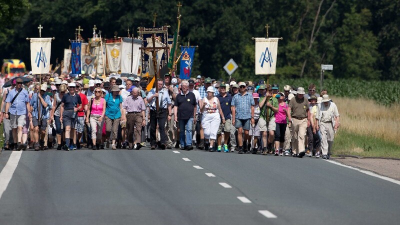 Pilgern gehört zu Pfingsten dazu: 4.000 Wanderer werden dieses Jahr auf der Diözesanwallfahrt von Regensburg nach Altötting erwartet. Aufgepasst deshalb an die Autofahrer!