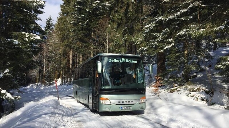 Der Skibus bringt Wintersportler und Wanderer bequem zu den Wintersporteinrichtungen oder zu einem anderen Ausflugsziel.