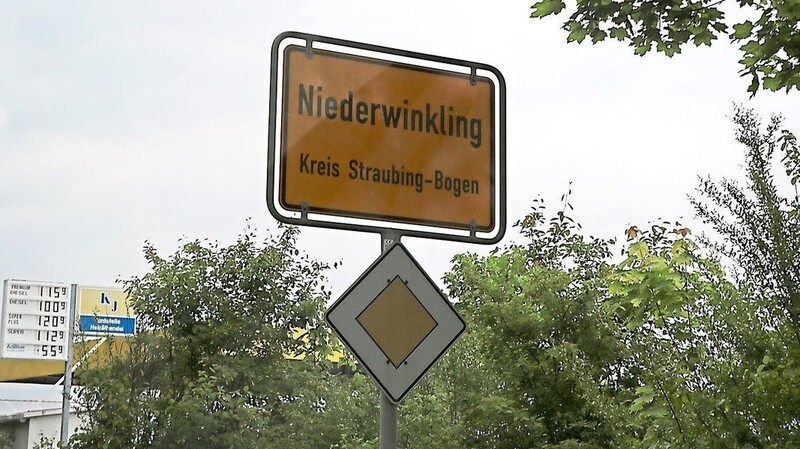 Bei einer Busrundfahrt informierten sich die Gemeinderäte über aktuell laufende und künftig geplante Baumaßnahmen in der Gemeinde Niederwinkling.