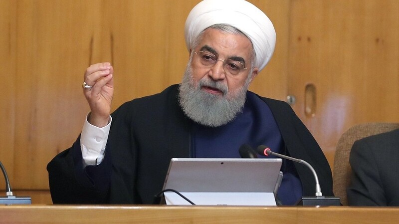 Irans Präsident Hassan Ruhani kündigt das Atomabkommen teilweise auf.