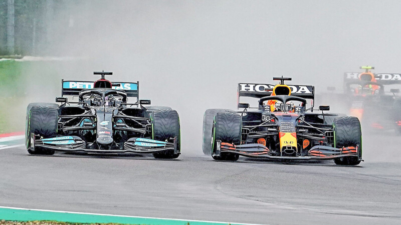 Lewis Hamilton (l.) im Mercedes gegen Max Verstappen im Red Bull. Dieses Duell verspricht für die noch lange Formel-1-Saison richtig Spannung.