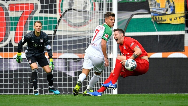 Niklas Süle musste in Augsburg wegen einer Knieverletzung ausgewechselt werden.