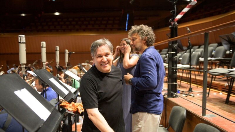 Der Dirigent Antonio Pappano (vorn) mit Jonas Kaufmann und der Sopranistin Federica Lombardi bei den Aufnahmen für Verdis "Otello" in Rom.