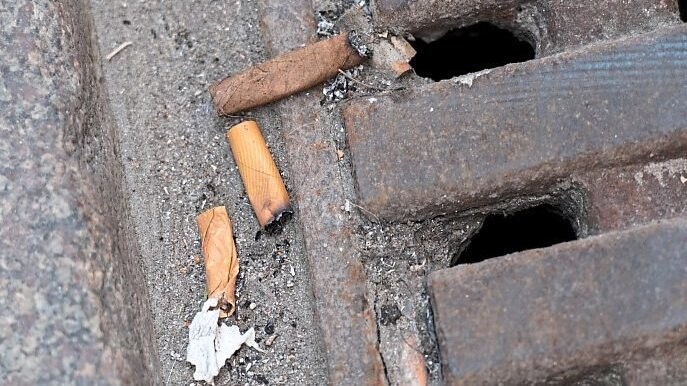 Wenn es nach der SPD geht, sollen weggeworfene Zigarettenkippen künftig bis zu 250 Euro Strafe kosten.