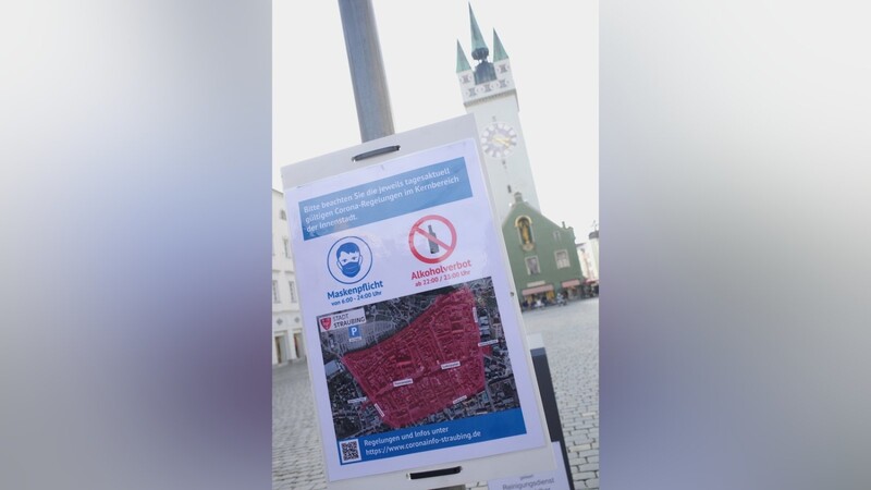 Die verschärften Regeln wie eine Maskenpflicht an öffentlichen Plätzen wie in Straubing gelten nun in vielen ostbayerischen Orten.