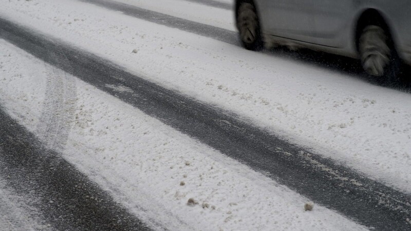 Einige Autofahrer im Landkreis Freising hatten offenbar nicht mehr mit Schneeglätte gerechnet. (Symbolbild)