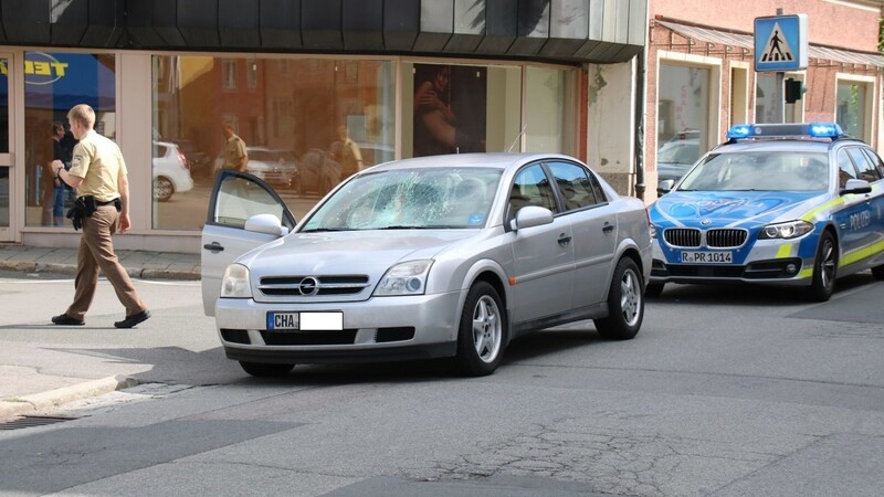 Durch den Zusammenstoß wurde die 44-jährige Furtherin gegen die Frontscheibe des Opel der 79-jährigen Fahrerin geschleudert.