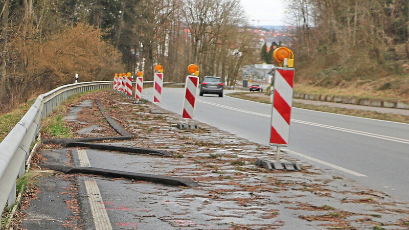 Die Bundesstraße ist auf einem kurzen Abschnitt seit August 2021 nur mehr auf zwei statt drei Spuren befahrbar.