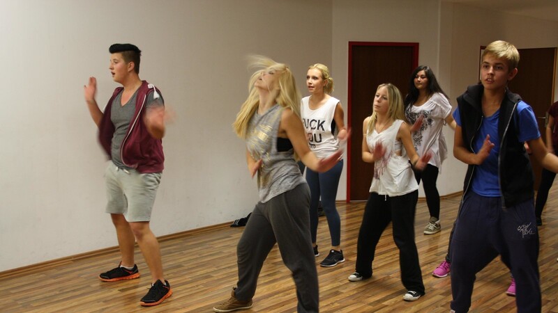 Die Gruppe "Cheerlicious" tanzt nicht nur, sie bauen auch Cheerleading-Elemente in ihrer Choreographien ein. (Foto: Voltz)