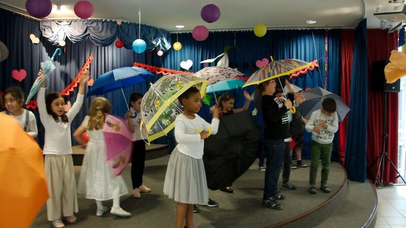 Tanz mit dem Regenschirm.