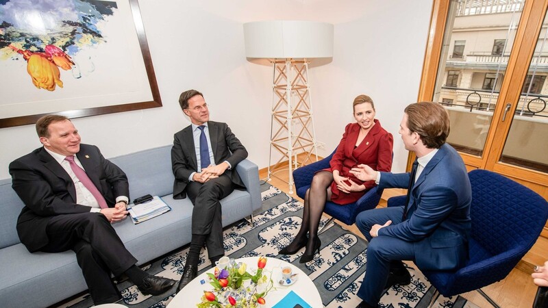 Kompromisslose Verhandler: Stefan Löfven, Mark Rutte, Mette Frederiksen und Sebastian Kurz (v.l.) bilden auf dem EU-Gipfel gemeinsam mit Bundeskanzlerin Angela Merkel das Lager der Sparer.
