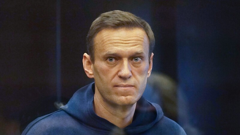 Kremlgegner Alexej Nawalny ist von einem Gericht in Moskau zu dreieinhalb Jahren Straflager verurteilt worden.