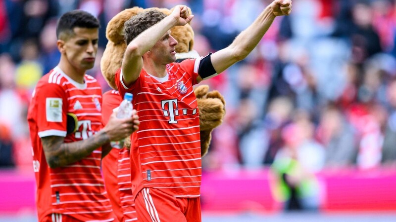 Thomas Müller hat gegen Schalke 04 mit dem 1:0 den deutlichen Bayern-Sieg eingeleitet.
