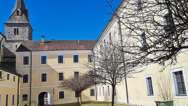 Durch eine "Zukunftswerkstatt" soll dem Kloster Frauenzell neues Leben eingehaucht werden. Am Dienstag, 5. April, sind alle Frauenzeller Bürger und Vereine um 18 Uhr zu einem Infoabend in den ehemaligen Bibliothekssaal eingeladen.
