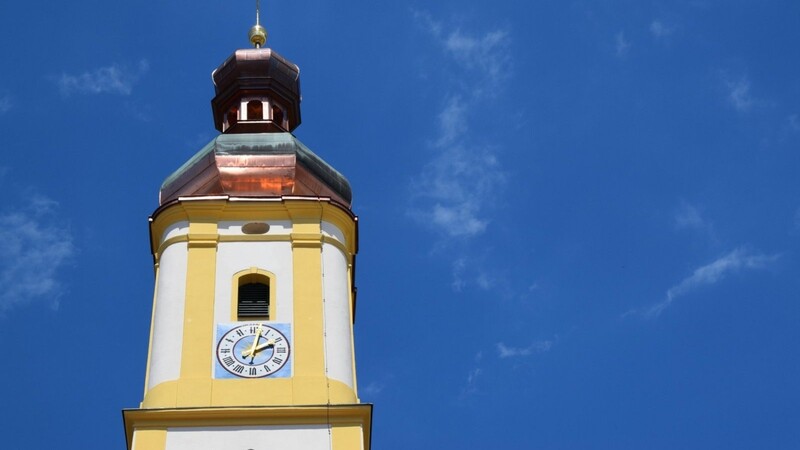 Das Gerüst am Alburger Kirchturm wurde abgebaut.