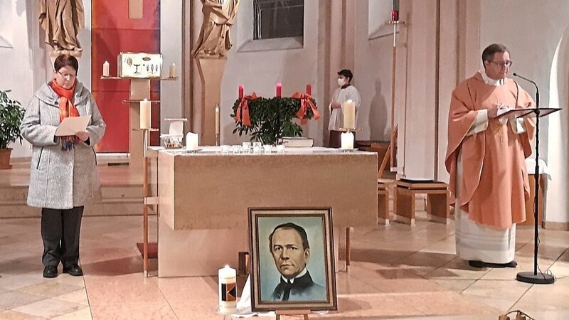 In einem Gottesdienst in der Osterhofener Stadtpfarrkirche wurde unter anderem an das Wirken von Adolf Kolping erinnert.