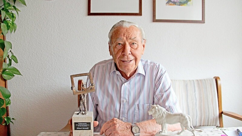 Albert Schettl wurde für sein Lebenswerk ausgezeichnet. Außerdem hat er sechs Mal den Bayern-Oscar erhalten.