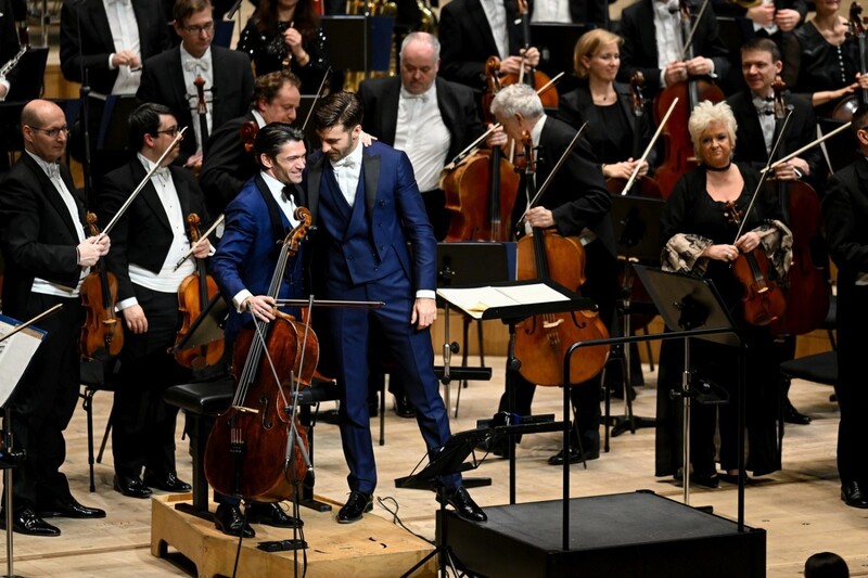 Der Cellist Gautier Capucon mit Lorenzo Viotti in der Isarphilharmonie. 