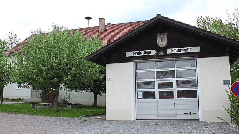 Bis Frühjahr hat das beauftragte Unternehmen Zeit, das alte Schulhaus in Kirchenrohrbach abzubrechen. An selber Stelle entsteht im kommenden Jahr ein neues Gerätehaus für die örtliche Wehr.