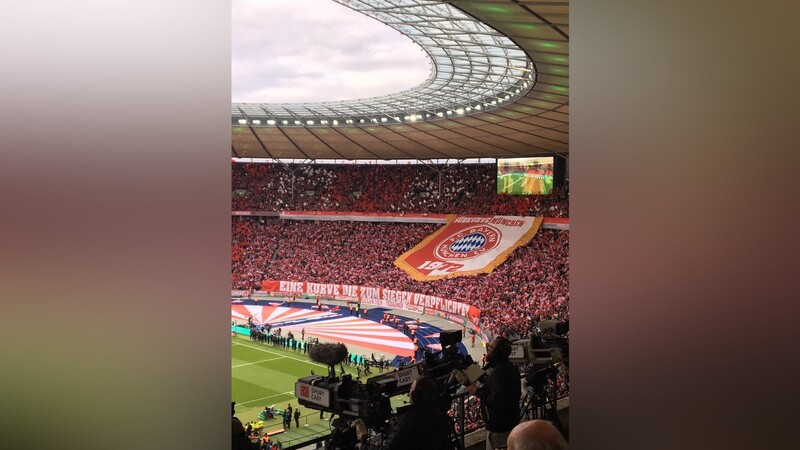 Die Bayern-Fans beim DFB-Pokal-Finale gegen RB Leipzig.