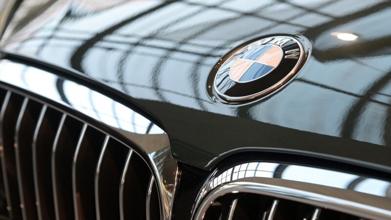 BMW rechnet im laufenden Jahr mit einem weiteren deutlichen Gewinnrückgang, will im Gegensatz zu anderen Autoherstellern aber keine Stellen abbauen.