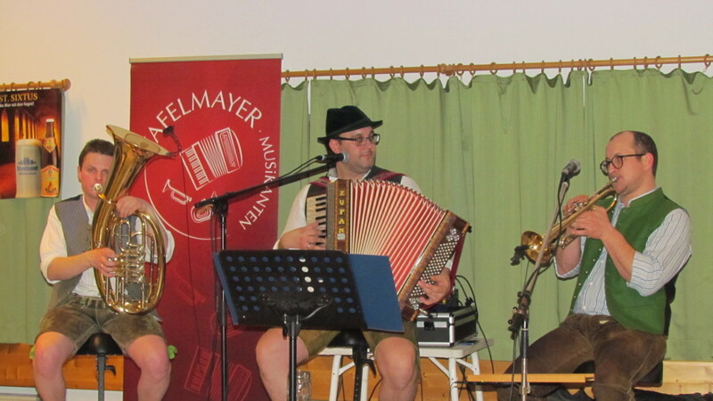 Die Tafelmayer-Musikanten unterhielten die Besucher mit schwungvoller Musik.