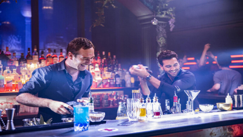 Akrobaten und Helden hinter der Bar: Frederick Lau (links) als Renzo und Elyas M'Barek als Milo in "Nightlife"