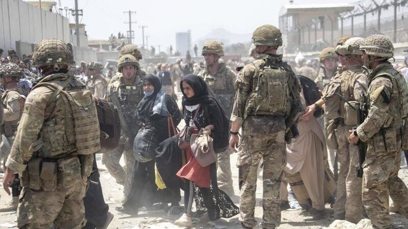 Die Evakuierung von ausreisewilligen Menschen am Flughafen von Kabul dauert an.