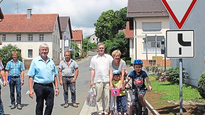 Die Gemeinde hat in der Biberbacher Straße einen weiteren Gehweg gebaut.