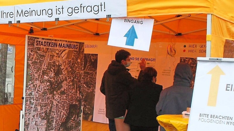 Im ISEK-Pavillon auf dem Regionalen Bauernmarkt konnten die Bürger ihre Meinung über das Stadtbild kundtun.