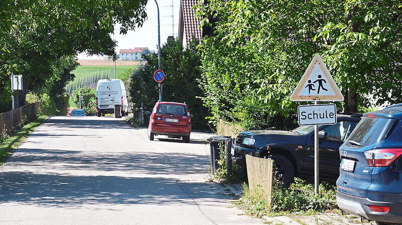 Tempo 30 gilt künftig für die Neuhausener Straße in Volkenschwand, wo sich auch Schule und Kindergarten befinden.