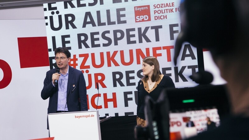 Florian von Brunn und Ronja Endres setzen sich bei der Wahl zum SPD-Landesvorsitz durch.