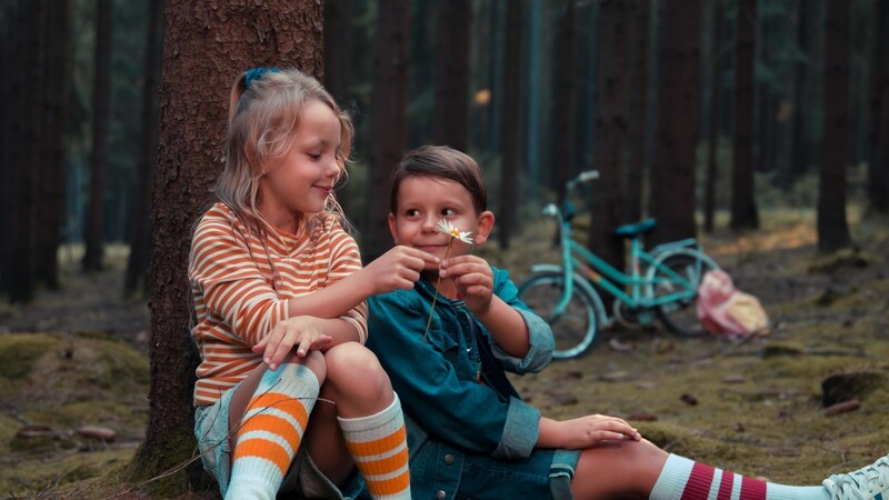 Über hundert Kinder aus dem Waldmünchner Umkreis hatten sich als Darsteller beworben. Hier zu sehen: Joan und Lukas bei einer Szene im Wald.
