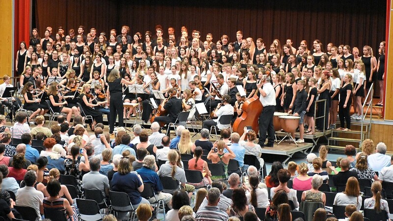Orchester und Chor in großer Besetzung ließen "Nessun' dorma" aus Puccinis Oper "Turandot" erklingen.
