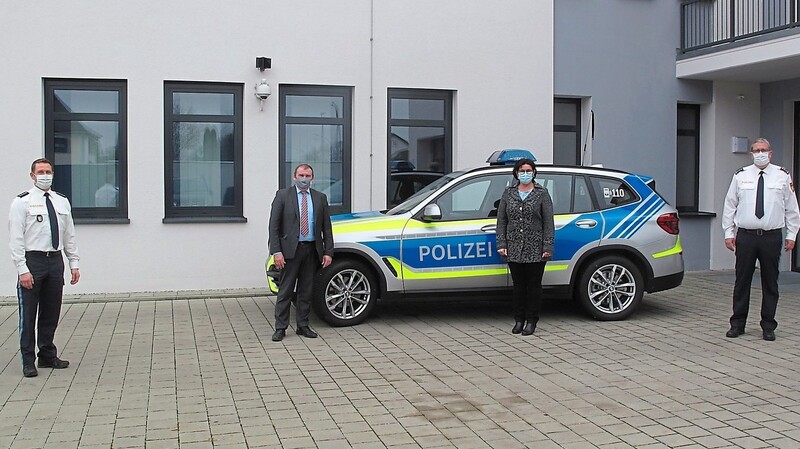 Polizeihauptkommissar Andreas Baumgartner, MdB Max Straubinger, MdL Dr. Petra Loibl und EPHK Max Mundt.